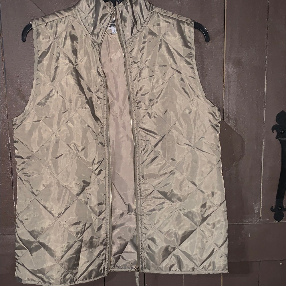 Mud Pie Quilted Vest in olive Green